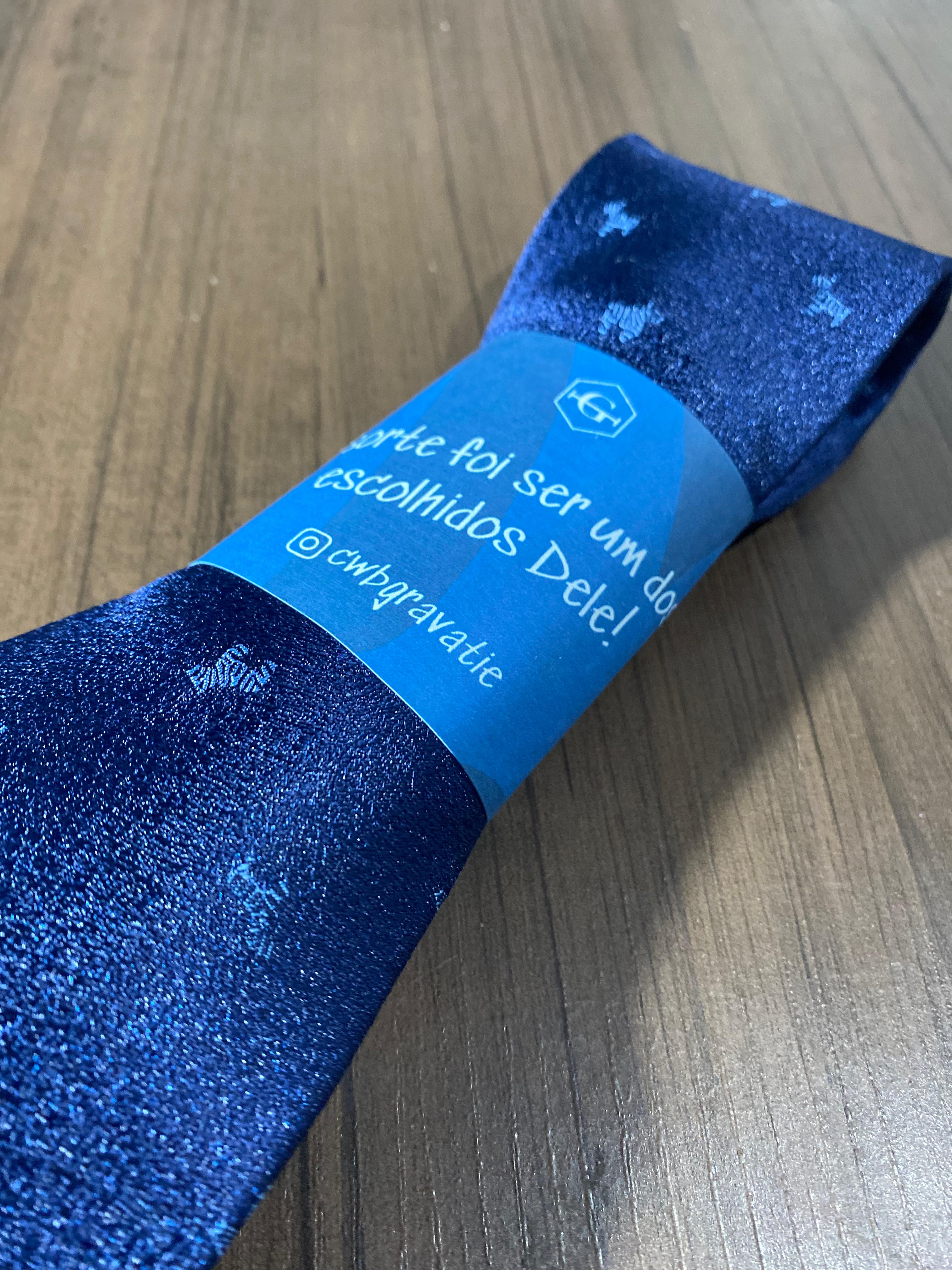 Gravata vermelha em Seda com brilho discreto e ponta fina