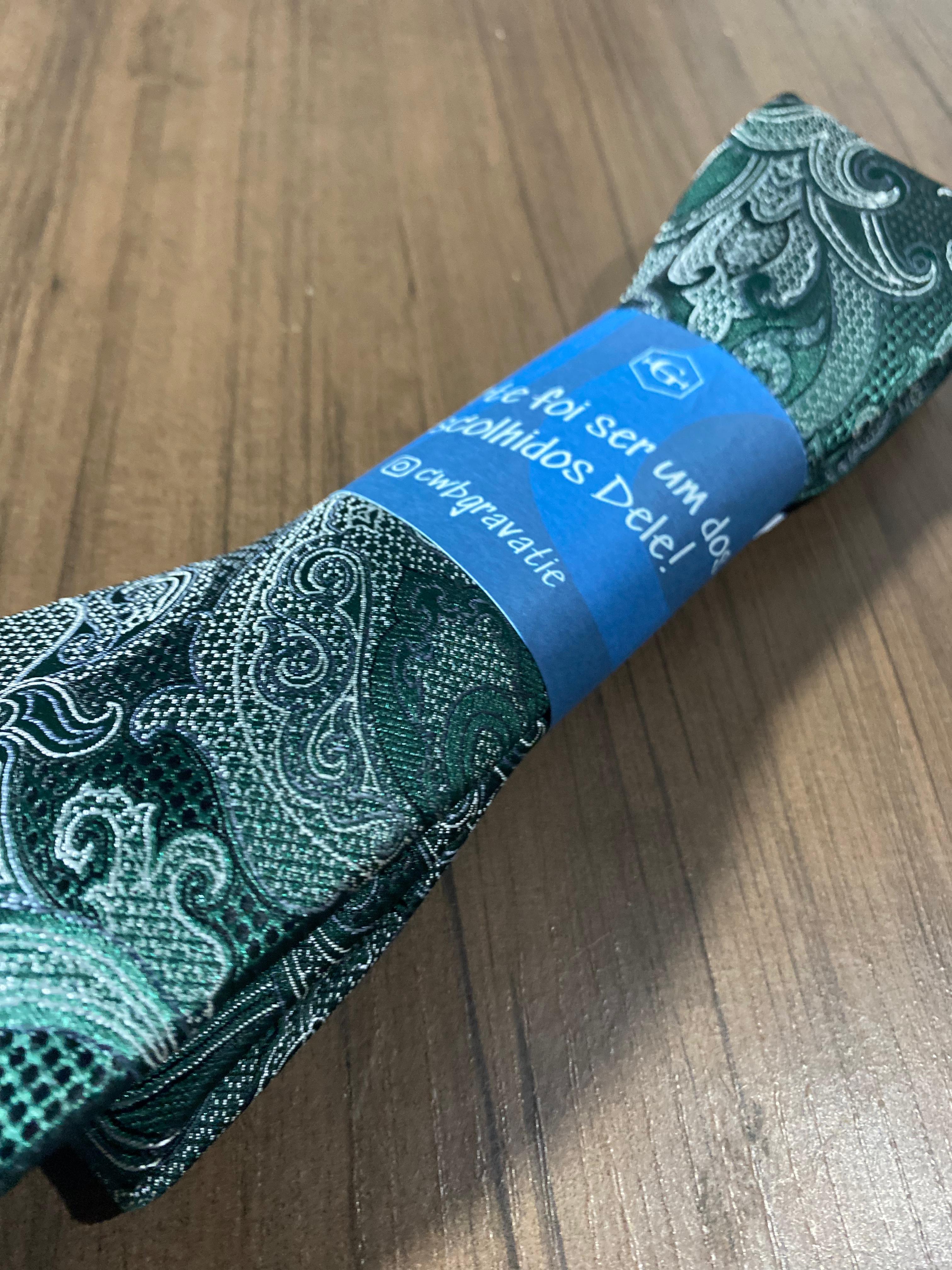 Gravata vermelha em Seda com brilho discreto e ponta fina